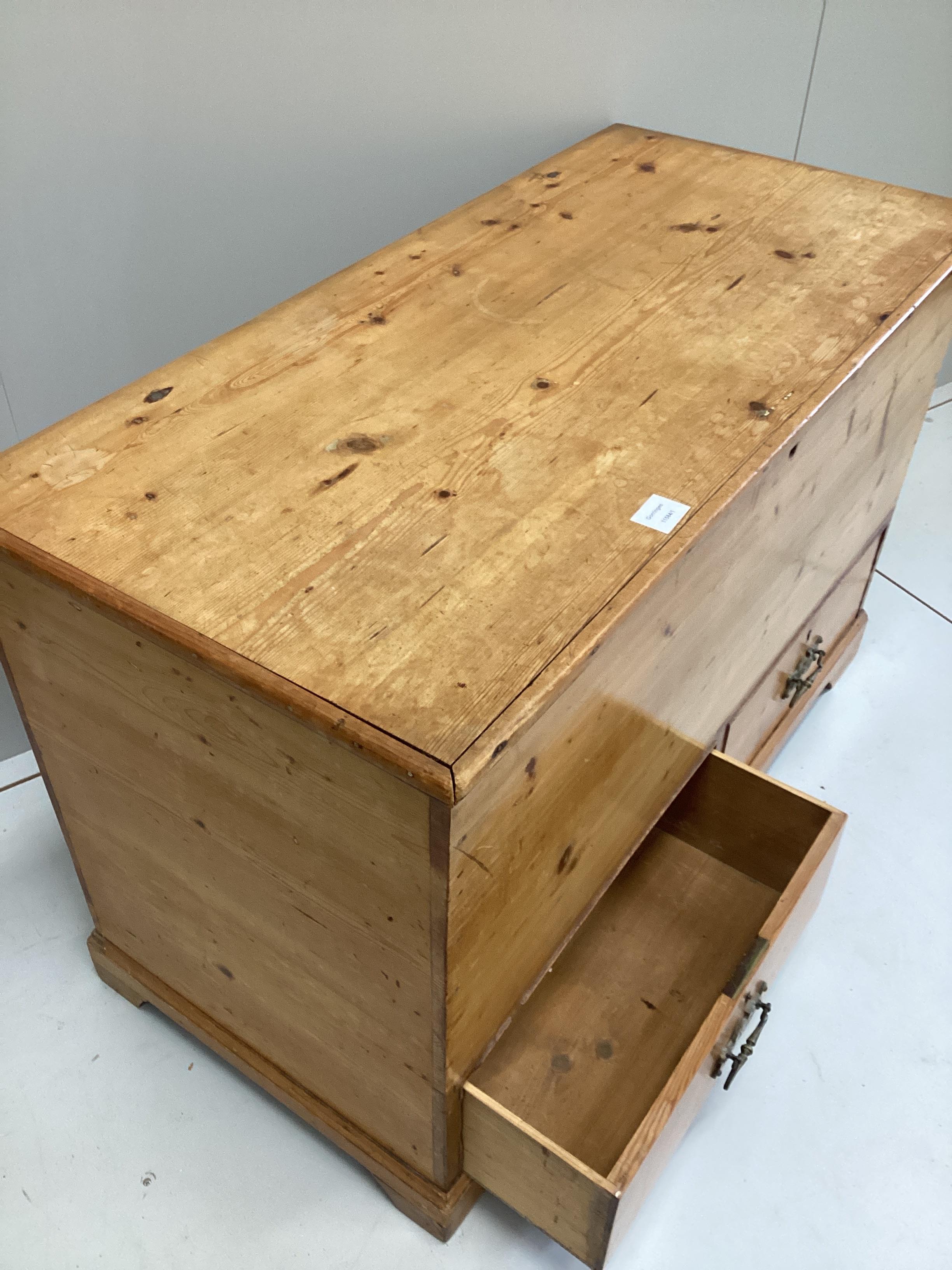 A Victorian pine mule chest with removable twin tray interior, width 107cm, depth 52cm, height 69cm.